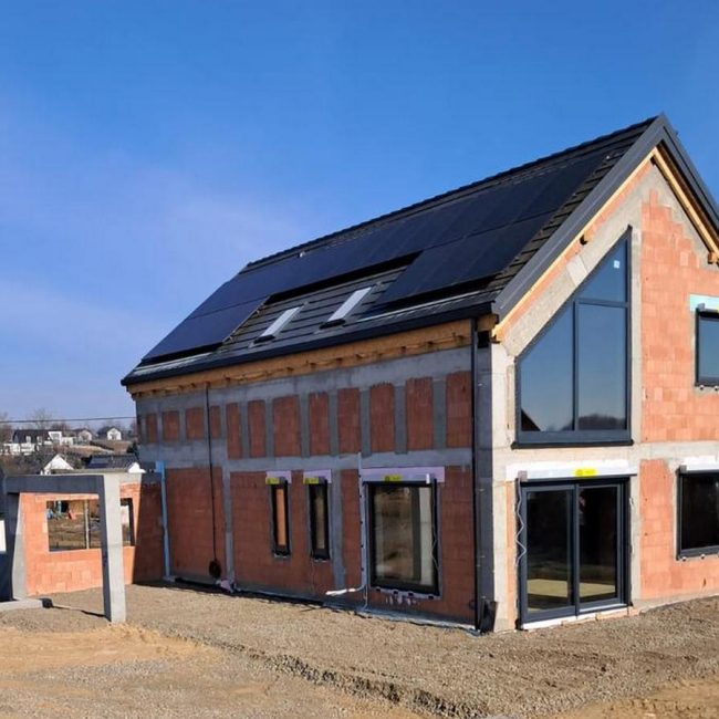 Żelbetowa konstrukcja nośna wkomponowana w skarpę – Masłomiąca