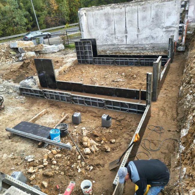 szalunki fundamentowe prace budowlane